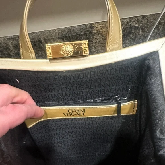 ✨💎VINTAGE💎✨RARE GIANNI VERSACE SUNBURST BAG IN ENAMEL COAT W/DUSTY AND GIFT! - Picture 5 of 6